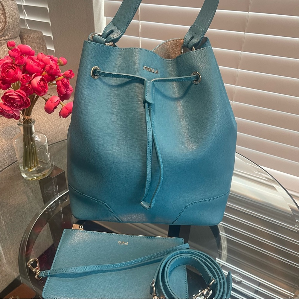 FURLA  CROSSBODY BAG AND HANDBAG Blue Leather Bucket GUC